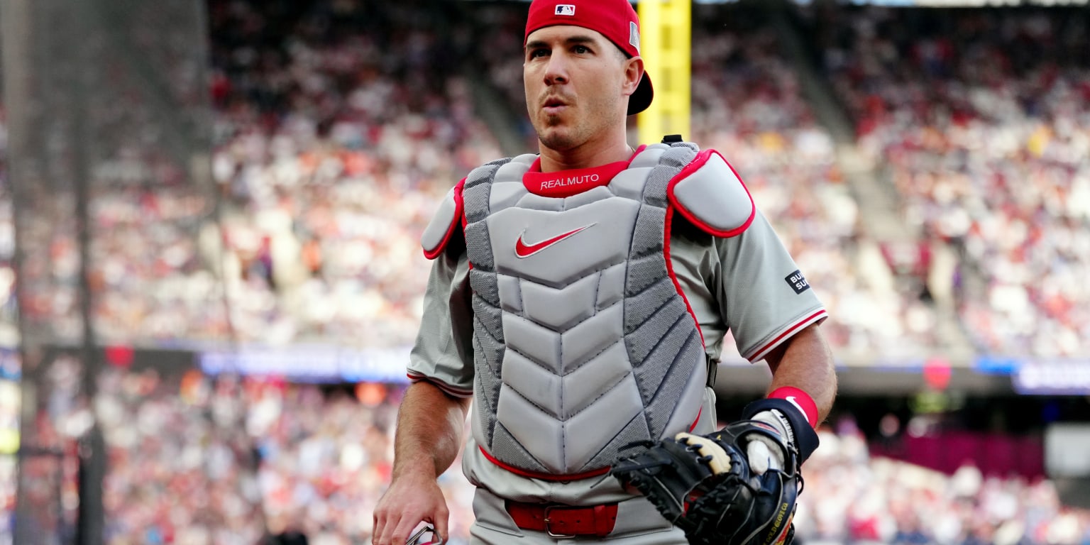 J.T. Realmuto to have proper knee surgical procedure